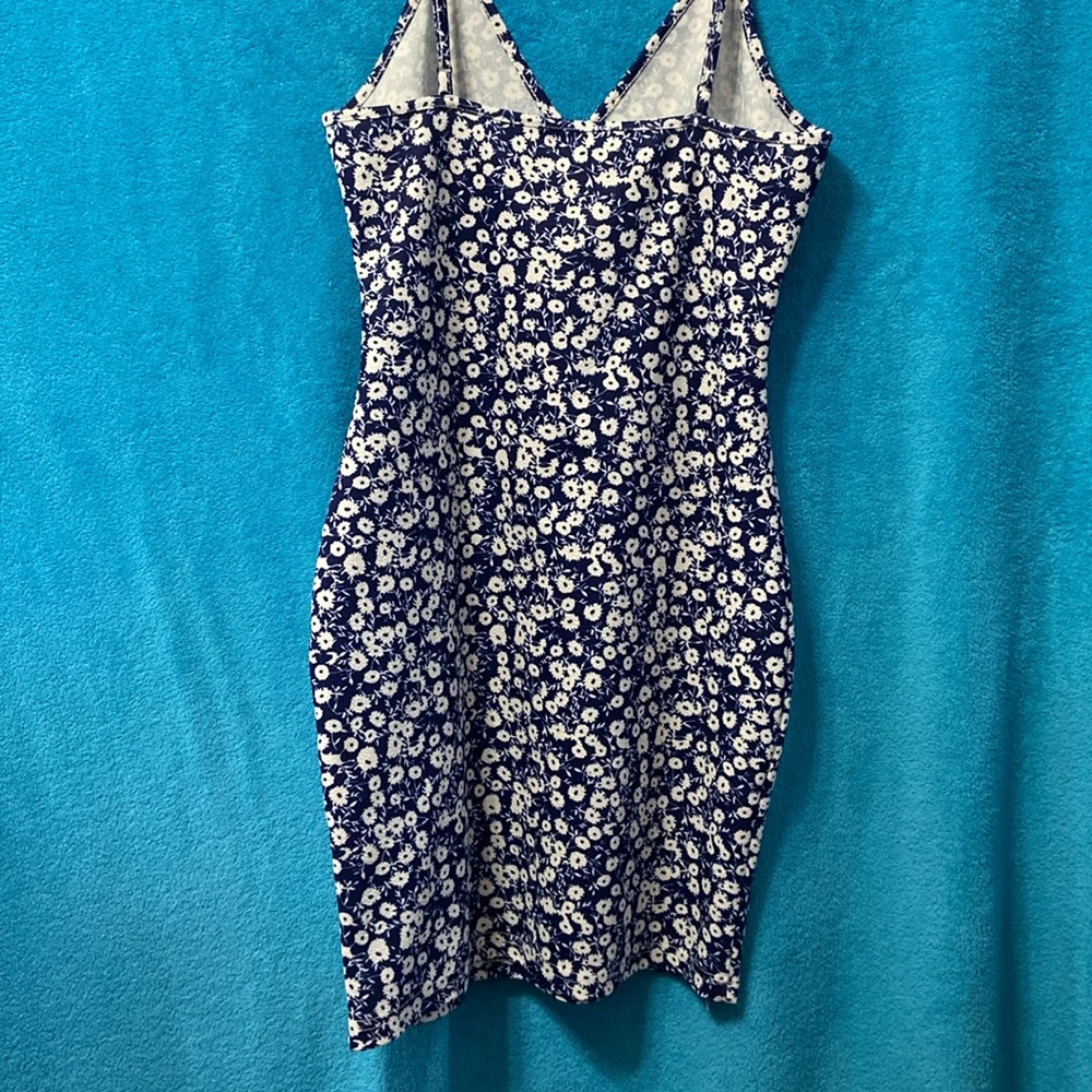 SHEIN blue with white flowers form fitting dress - Picture 3 of 4